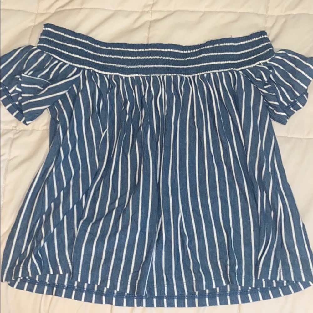 ✨3 for$18✨ American Eagle off-shoulder shirt small